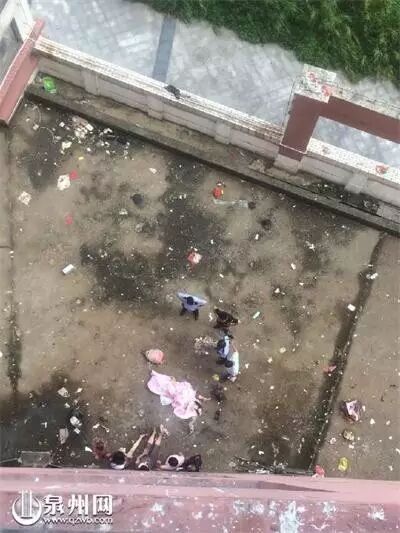 【新闻】夫妻将女儿当礼物送恩人致其怀孕壕!万元马桶安在猪圈旁南安四季家园小区内男生坠楼身亡市区最高温达到34℃-怀孕期