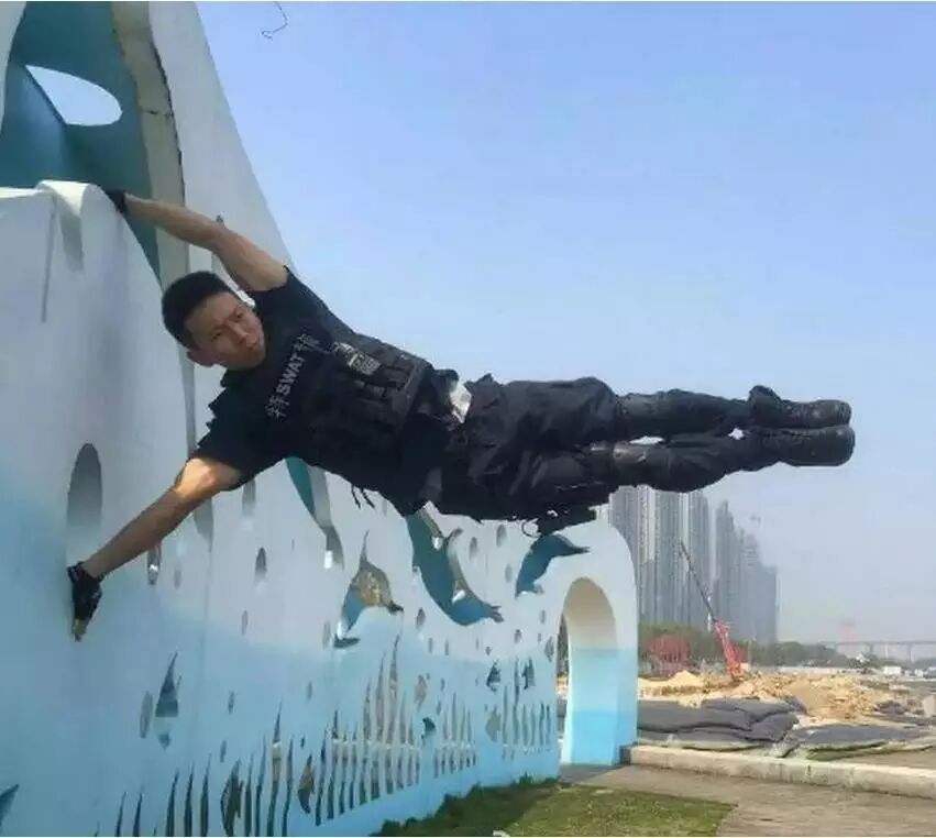 你还在迷宋仲基?厦门90后＂超能战警＂刷屏,女粉丝惊呼...