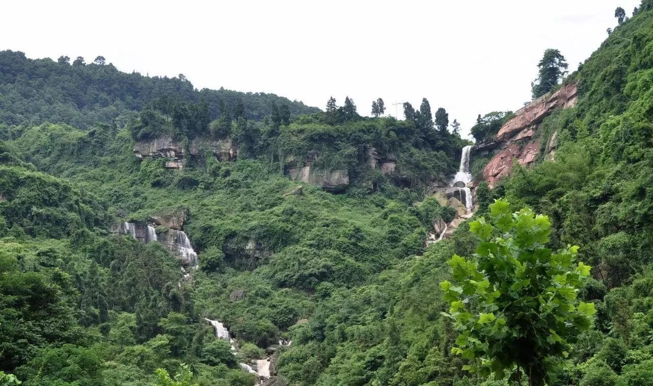 避暑推荐:一座佛教文化的圣灯山,虽然要收门票,但这儿的景色还算不错