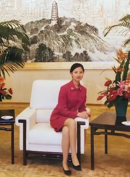 当年她在人民大会堂倒水 现在是超高颜值模特