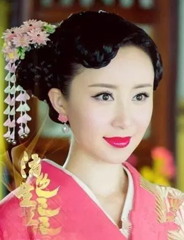 一直很喜欢舒畅的古装造型,真的是不老女神,如今的她和刚出道的样子一