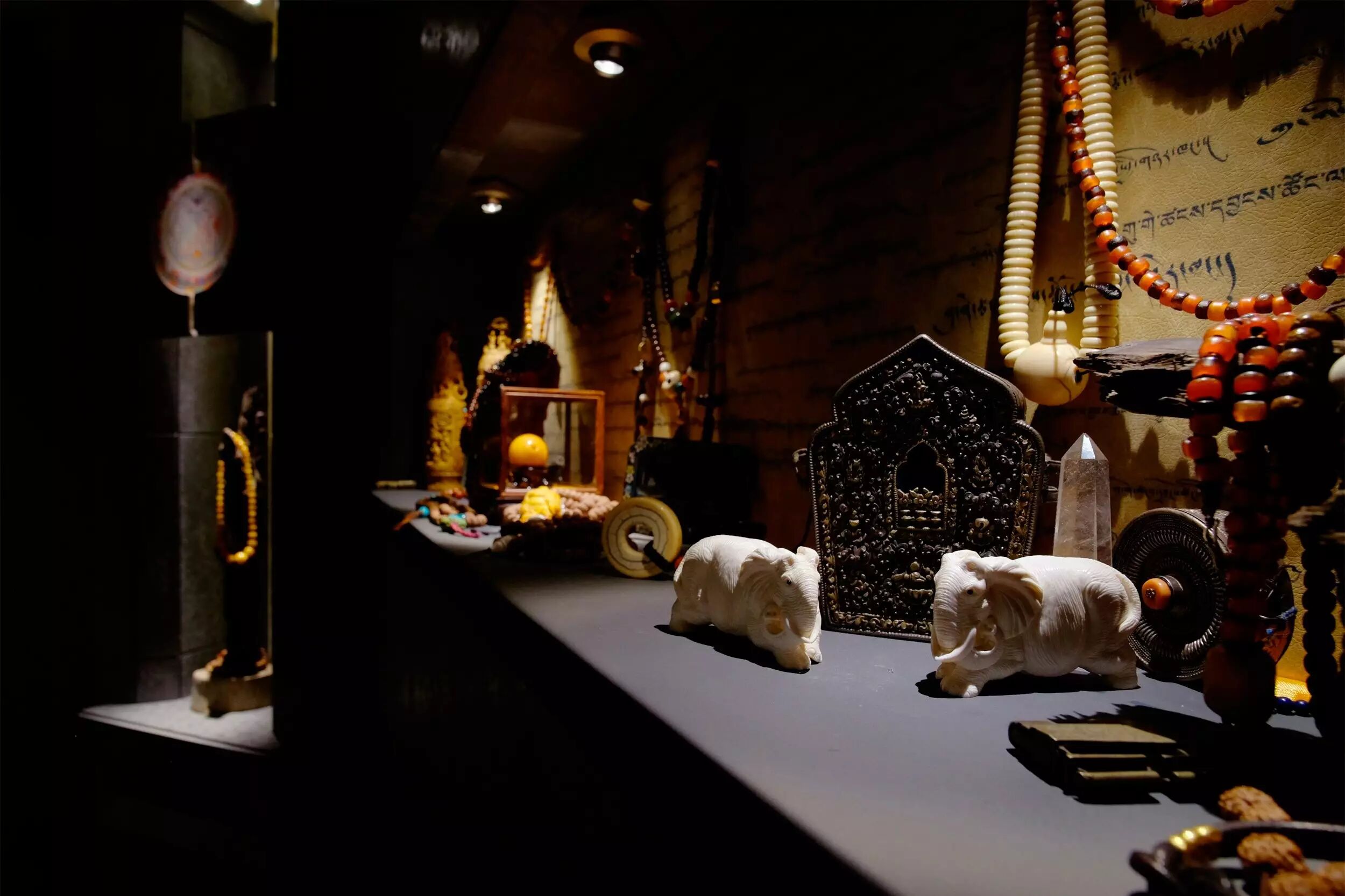 古格天韵藏传文玩珠宝店设计