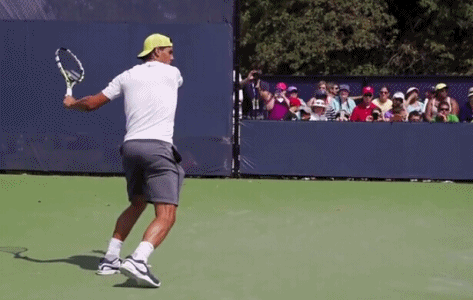 编辑:张雅熙 致命正手: 费德勒和纳达尔的正手挥拍都接近于直臂击球