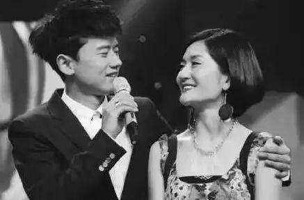 有种爱情:只要谢娜在,你就看不到张杰的正脸