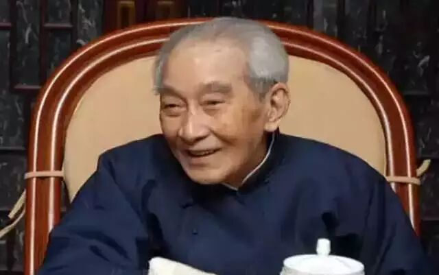 南怀瑾老师：人体的五脏六腑都挂在脊背骨上，所以“督脉”最重要