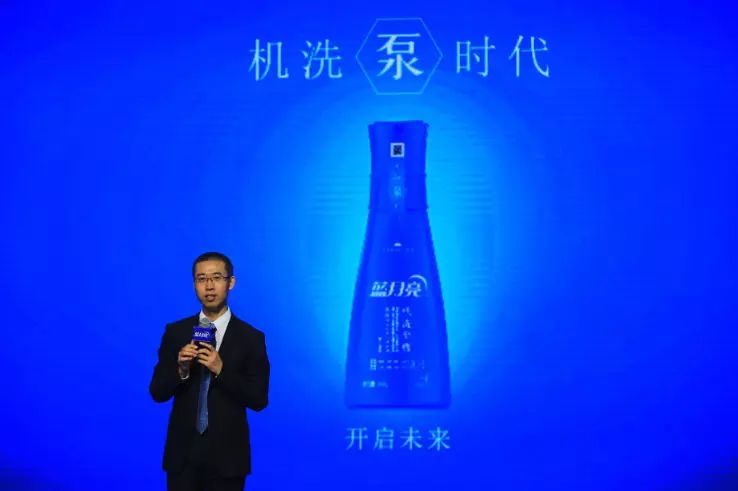 蓝月亮发布新一代洗衣液,开启机洗泵时代