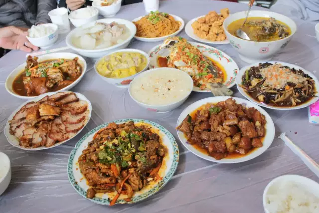 无量山彝族八大碗——揭秘客席上的那几道菜。 无量山彝族八大碗——揭秘客席上的那几道菜。