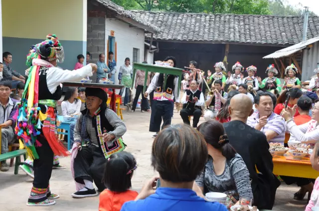 无量山彝族八大碗——揭秘客席上的那几道菜。 无量山彝族八大碗——揭秘客席上的那几道菜。