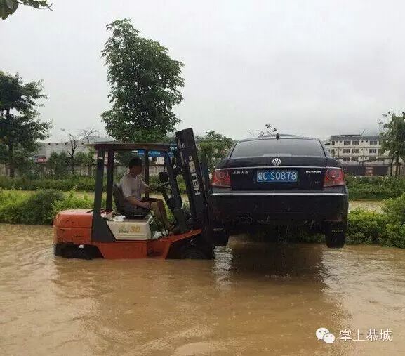 荔浦遭遇特大暴雨涨水，车辆房屋被淹，幸好恭城没事498 / 作者:@掌上恭城 / 帖子ID:102305