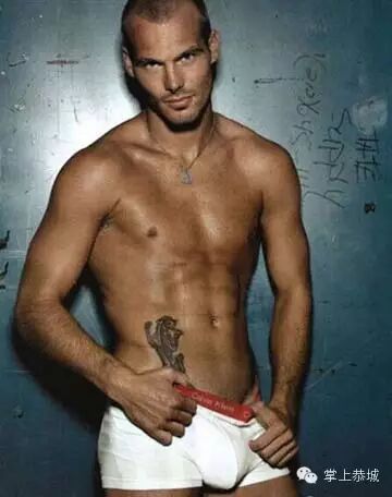 穿内裤好看的男人去踢球了650 / 作者:@掌上恭城 / 帖子ID:102667