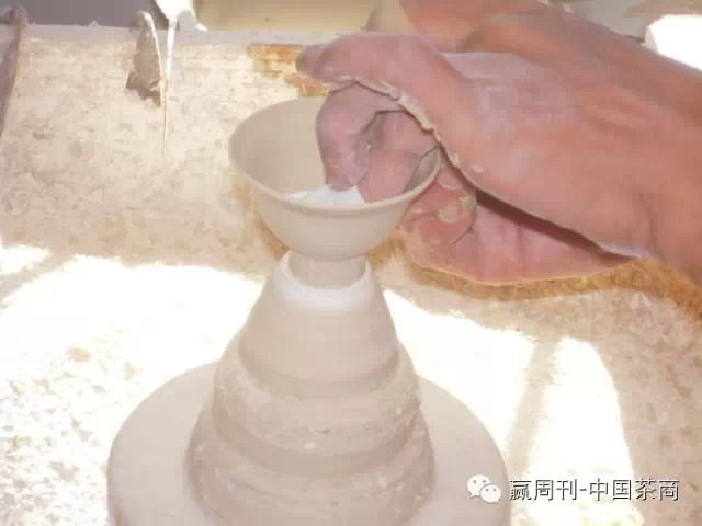 The Manufacturing Process Of Jingdezhen Hand-painted Blue-and-white ...