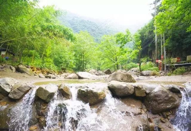 冠峰美學(xué)地板_木格子地板_愛峰木地板