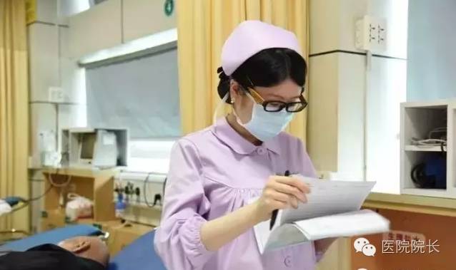 为怀孕护士订制专属“粉紫色”护士服,当全国推广