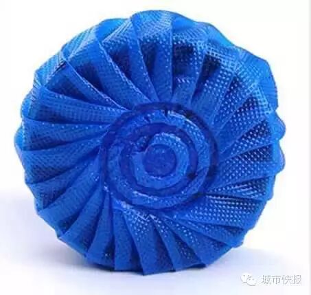 蓝色洁厕块马桶水倒流自来水管？