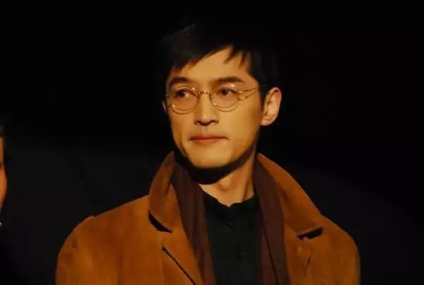 胡歌的框架眼镜秀