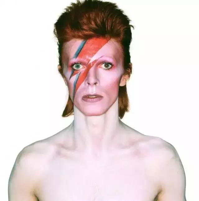 人物  殿堂级摇滚偶像David Bowie去世,在你这个年纪他都干了啥?