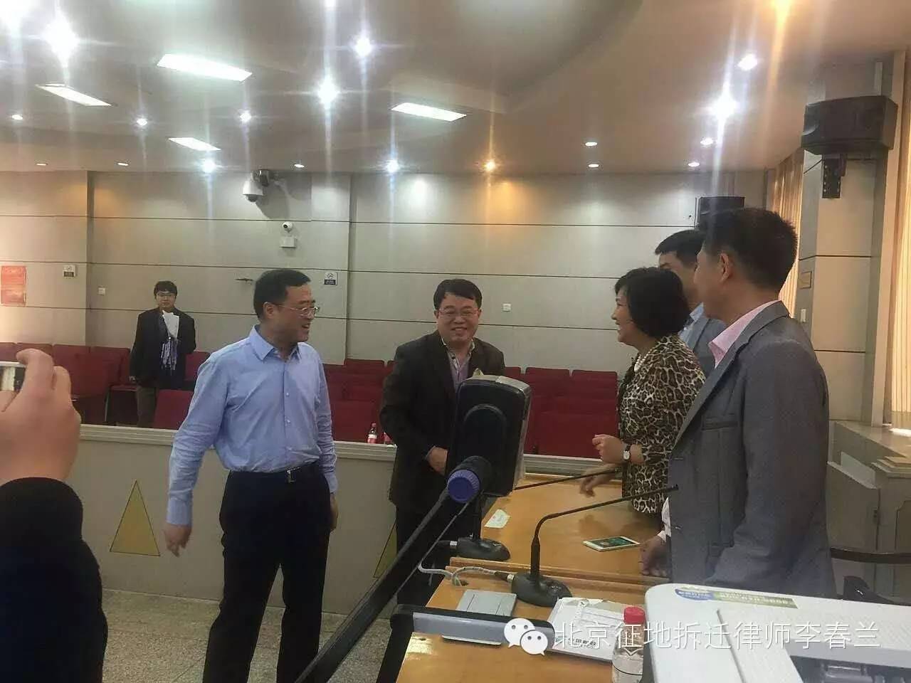 全国首例省长出庭应诉案件的代理律师李春兰律师