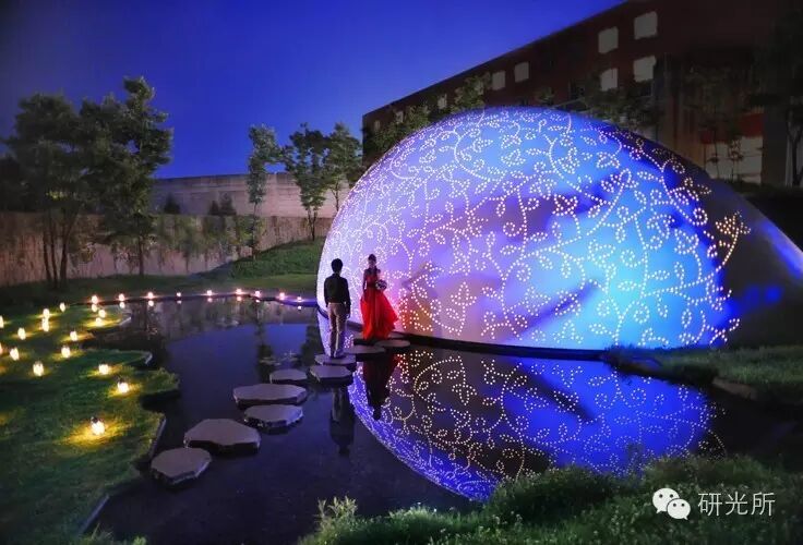 为了让度假酒店起死回生，他做了一个这样的设计！