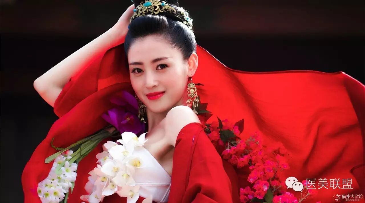 这个似张柏芝,又像吴亦凡的女子,有人却说她整容了....