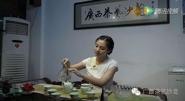 西湖印象——一壶龙井烟雨中 茶艺视频