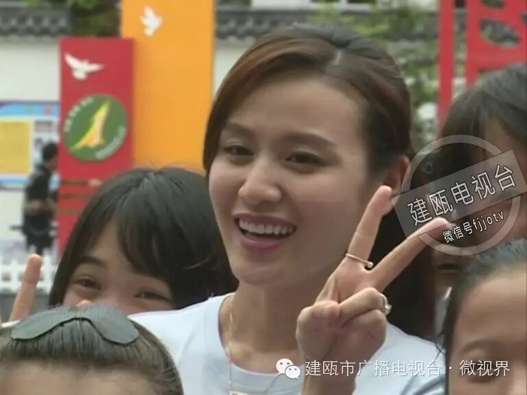 叶一茜到建瓯一小 为母校而战