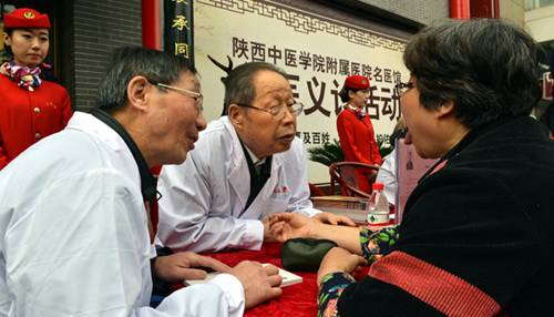 ZT:中医药专家郭诚杰教授“一拍三揉法”，治老年病特有效！