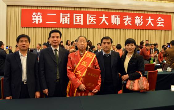 ZT:中医药专家郭诚杰教授“一拍三揉法”，治老年病特有效！