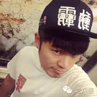 陈赫出门晒太阳不忘自拍 表情万年不变遭吐槽