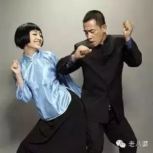 陈小春应采儿的别样爱情 爱她就签“卖身契”