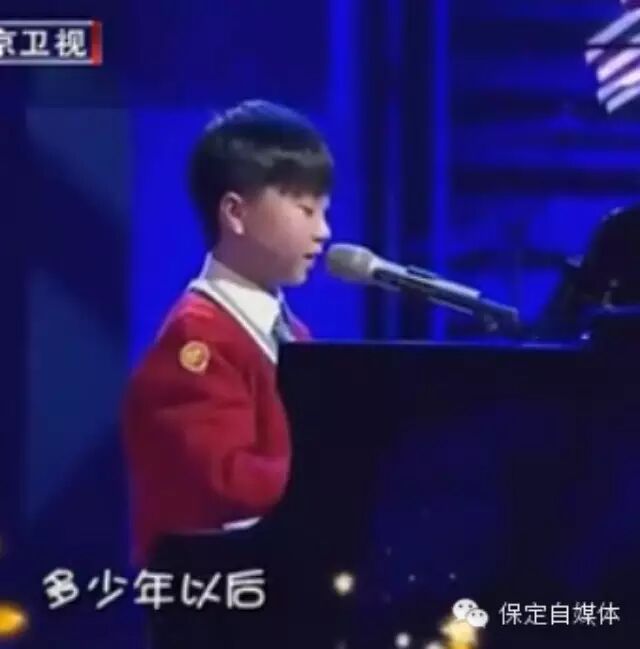 短视频┃11岁男孩唱了李健的《贝加尔湖畔》,27秒开始惊...