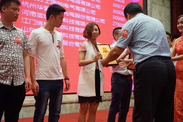 新特丽荣登“2015百强榜” 2016年将发力渠道建设