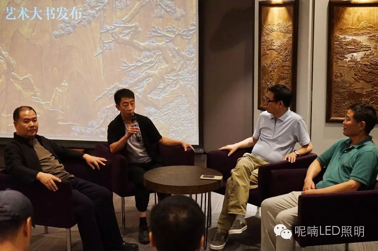 《薄浮雕》艺术大书发布 灯光照明联姻浮雕艺术