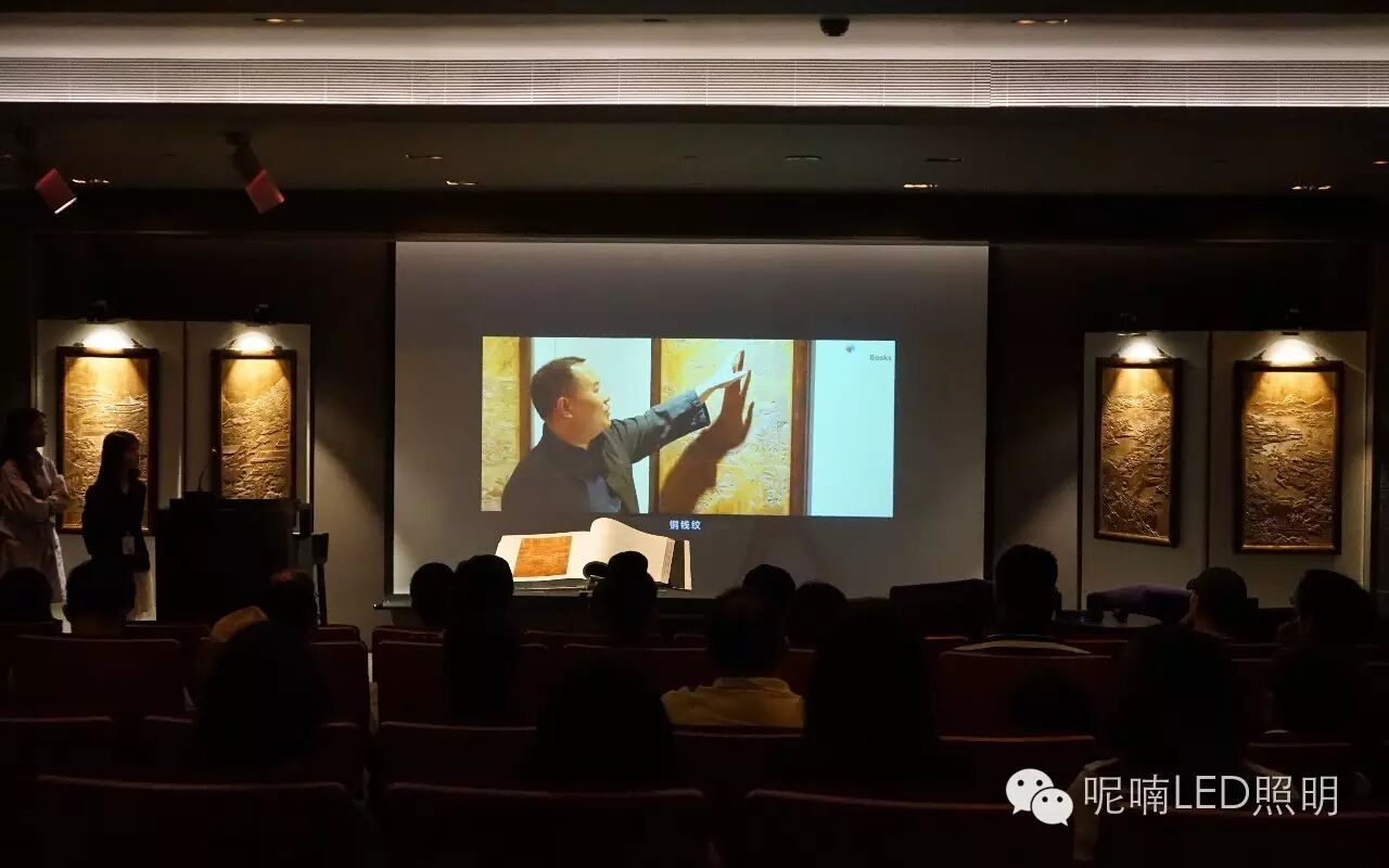 《薄浮雕》艺术大书发布 灯光照明联姻浮雕艺术