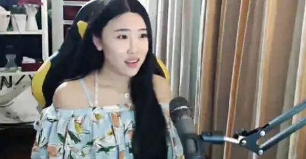 斗鱼阿怡