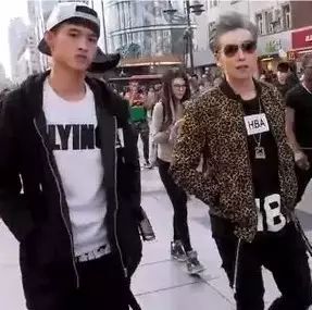 几个靓仔假扮BigBang 走在中国大街上,结果....哈哈哈~
