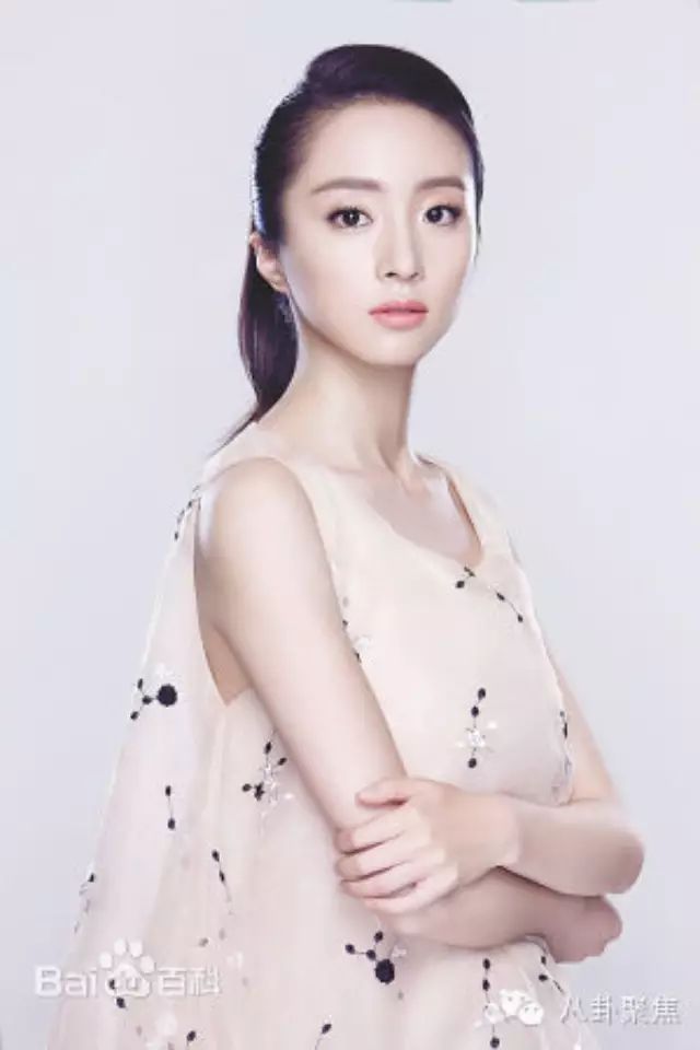 胡冰卿清纯,欧阳娜娜才学兼备看90、00后小花如何突围!