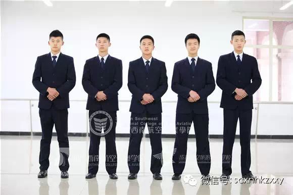 站姿训练也如此严酷