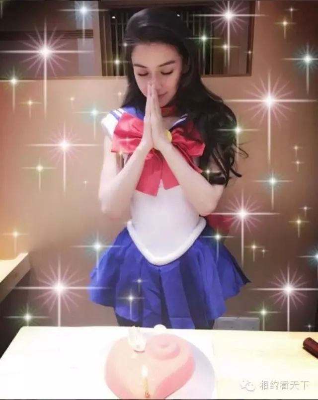相约赏趣闻:黄晓明为爱妻BABY庆生 咬玫瑰扮”夜礼服假面