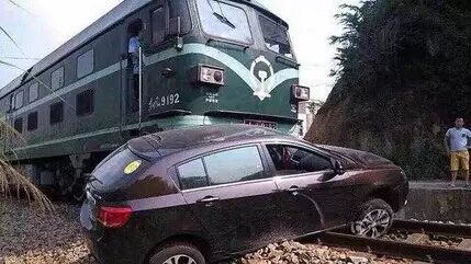 【四平微报】精神病人敬老院内怀孕;辱骂和殴打民警 四平3名男子因妨碍公务被刑拘-怀孕期