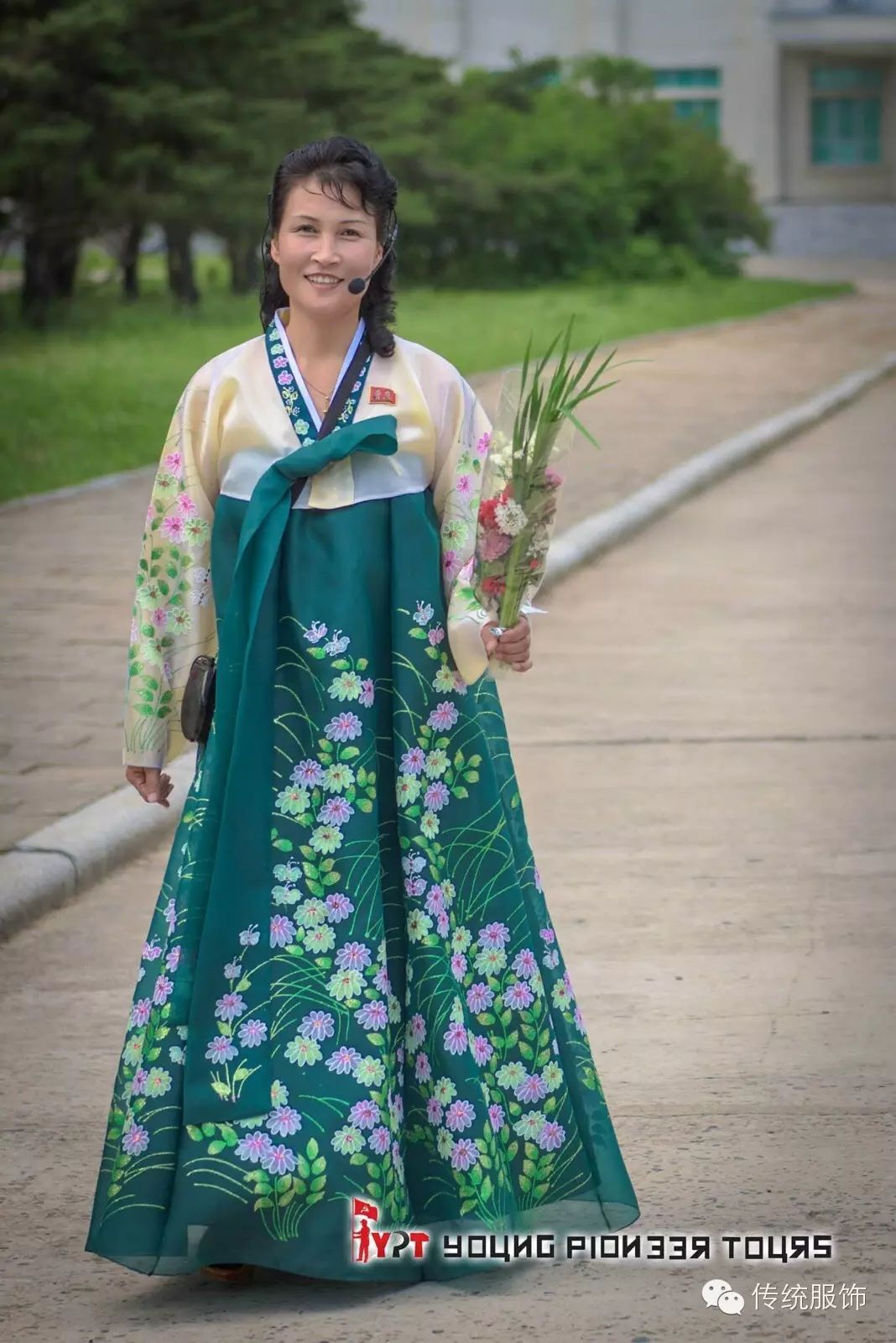 尽管翻译成成中国不过是"韩服"和"朝鲜服,但是最后一个词的表达上