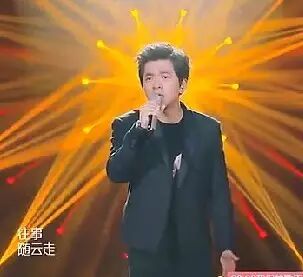 《在水一方》李健现场版 好听