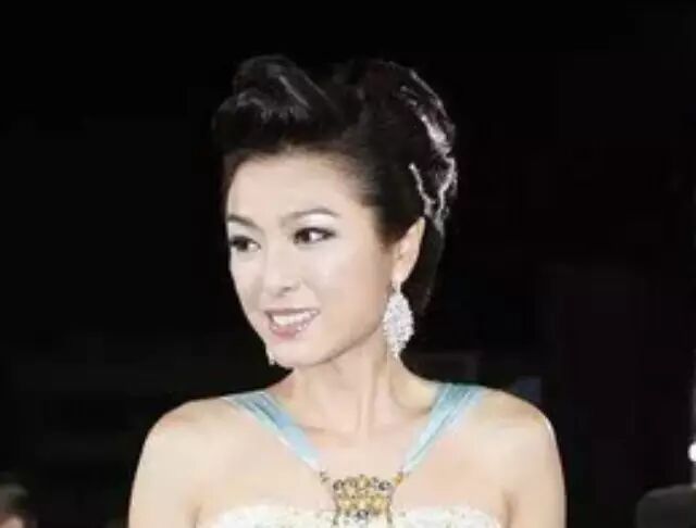 她被称为绝世美女,和林青霞齐名,却被成龙害得一辈子没...