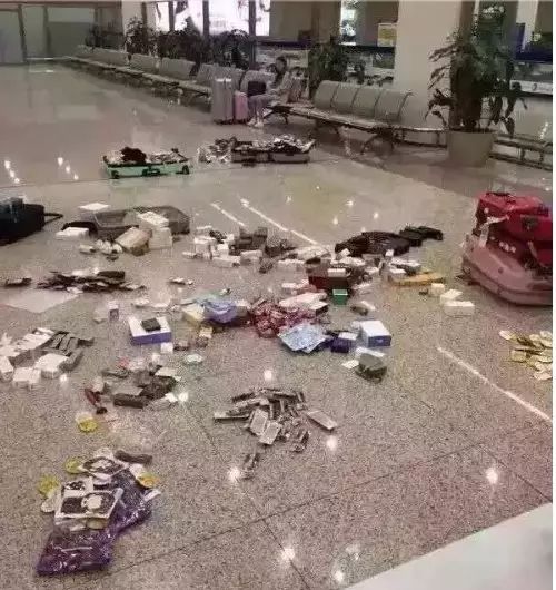 昨天永嘉朋友圈机场海关大厅变垃圾场?黄渤都被扣了?…...