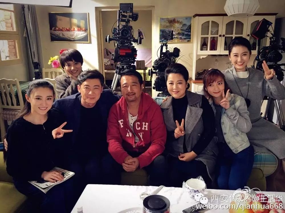 黄大妮失去了刚领了结婚证的丈夫孙木林,她只好怀着孩子嫁给烟厂的牛