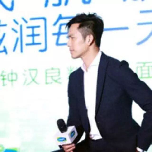 【丝塔芙】你的皮肤健康专家 男神钟汉良邀您也试试!