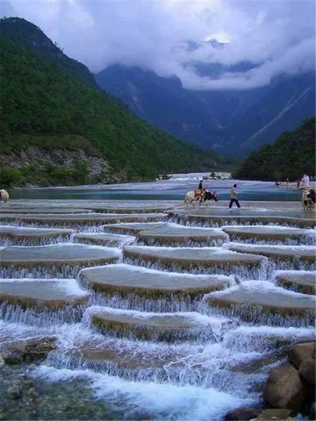 飞流直下三千尺 疑是银河落九天