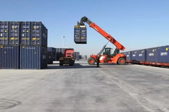 中国铁路95306货运官网 【迎接中国铁路总公司工作会议】回顾2015之二：走向市场步伐坚实