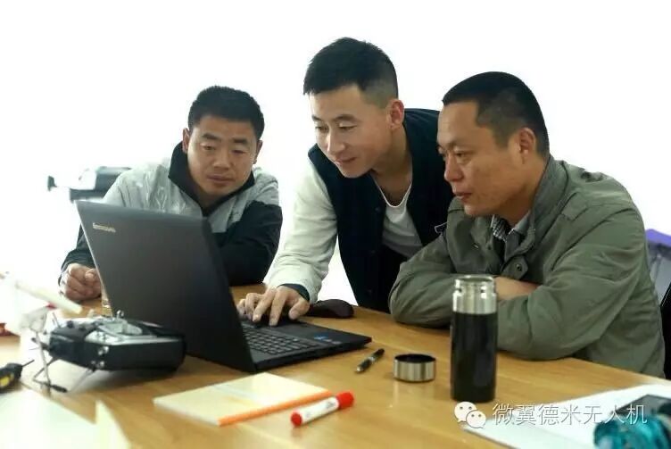 微翼德米無人機培訓(xùn)學(xué)員畢業(yè)啦~ 