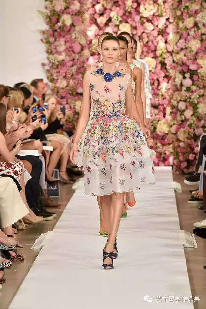 时尚设计大师 ——今早离去的Oscar de la Renta,让我们永难忘怀的美丽时刻来缅怀他