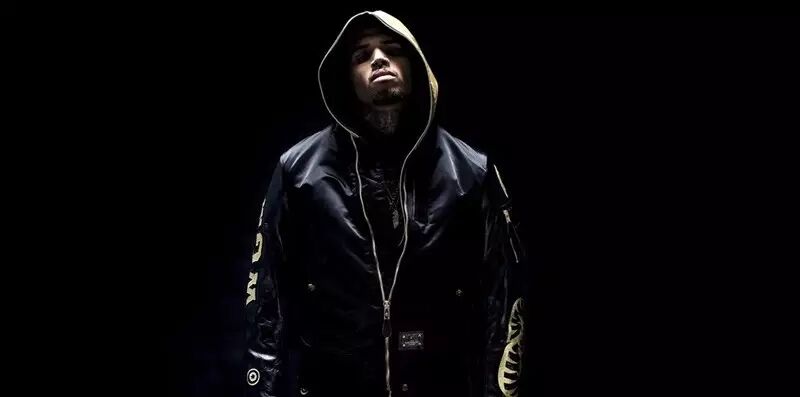 Chris Brown 亲身演绎,A BATHING APE BLACK 2015 秋...